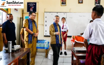 SMP negeri 6 dan SMP negeri 2 Ambon Ditinjau Komisioner OMBUDSMAN RI didampingi Walikota Ambon terkait MBG